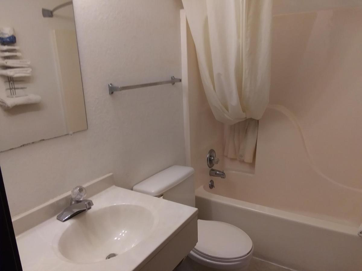Amerihost Inn & Suites Kingdom City Kültér fotó
