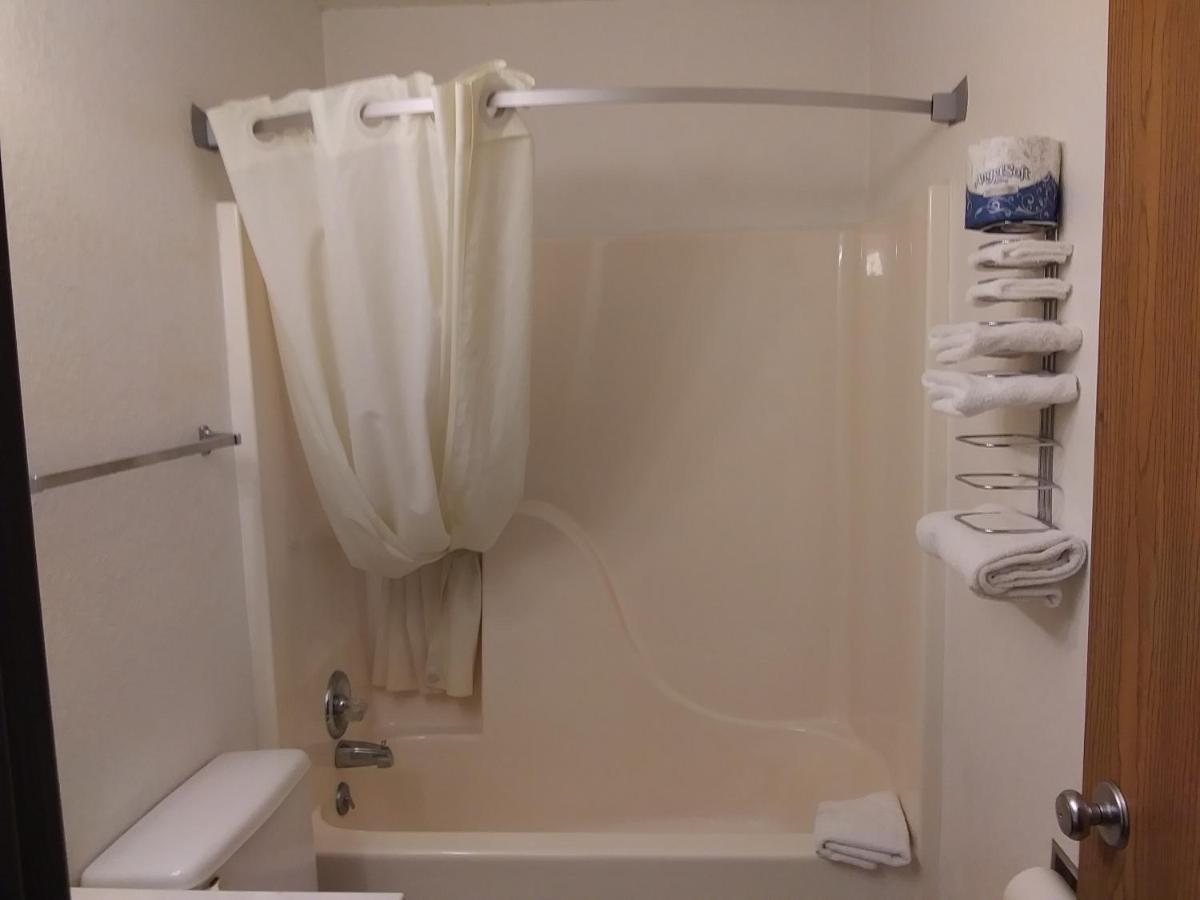 Amerihost Inn & Suites Kingdom City Kültér fotó